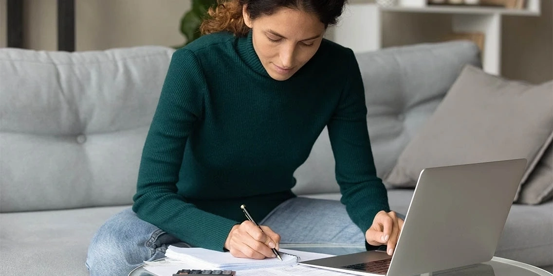 women writing on her notebook